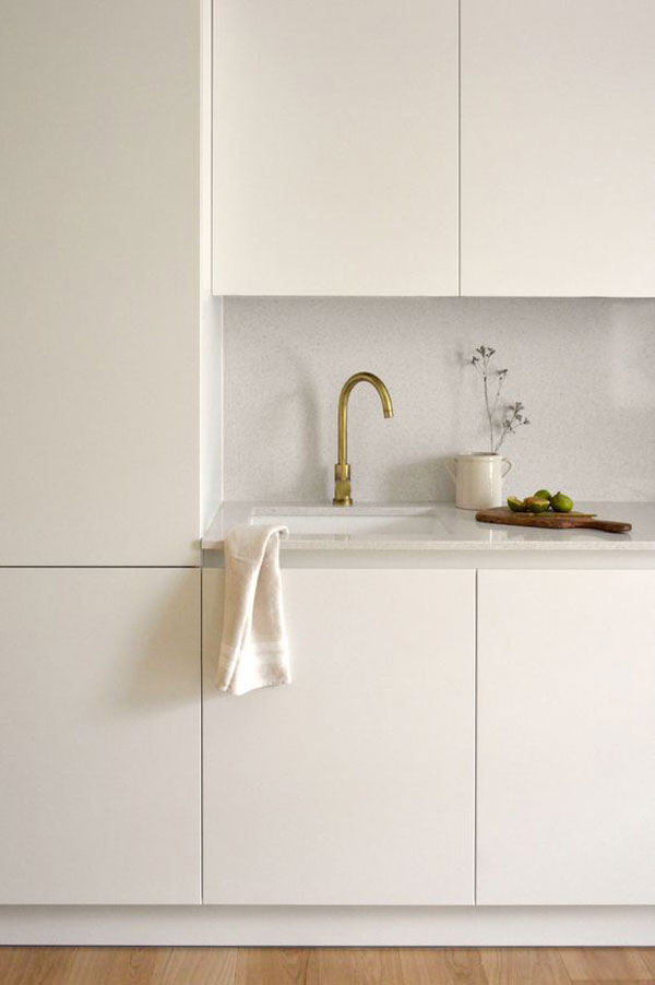 7 رنگ پرطرفدار آشپزخانه برای سال 2024 - سفید کلاسیک